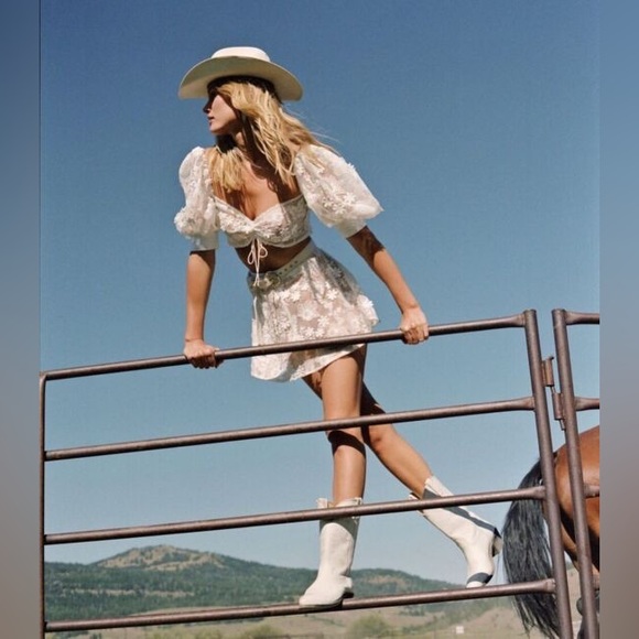 NWT For love & lemons daisy floral crochet set- small! Price for the 2 piece set - Picture 4 of 7